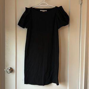 Diane con Furstenberg black shift dress with puffy sleeves. Size 8